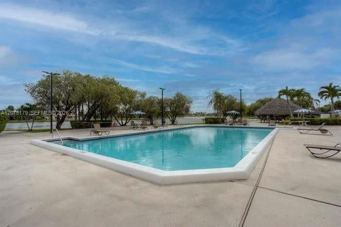 Activo con contrato: $312,000 (2 camas, 2 baños, 1231 Pies cuadrados)