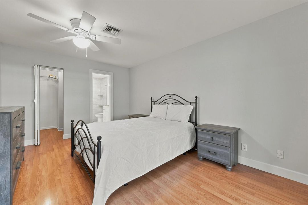bedroom 1651