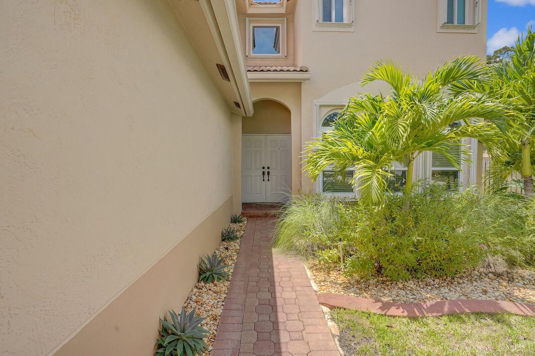 317 E Garden Cove Circle,