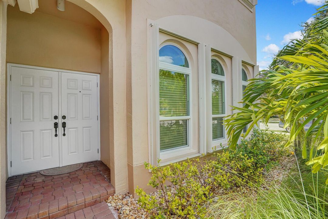 317 E Garden Cove Circle,