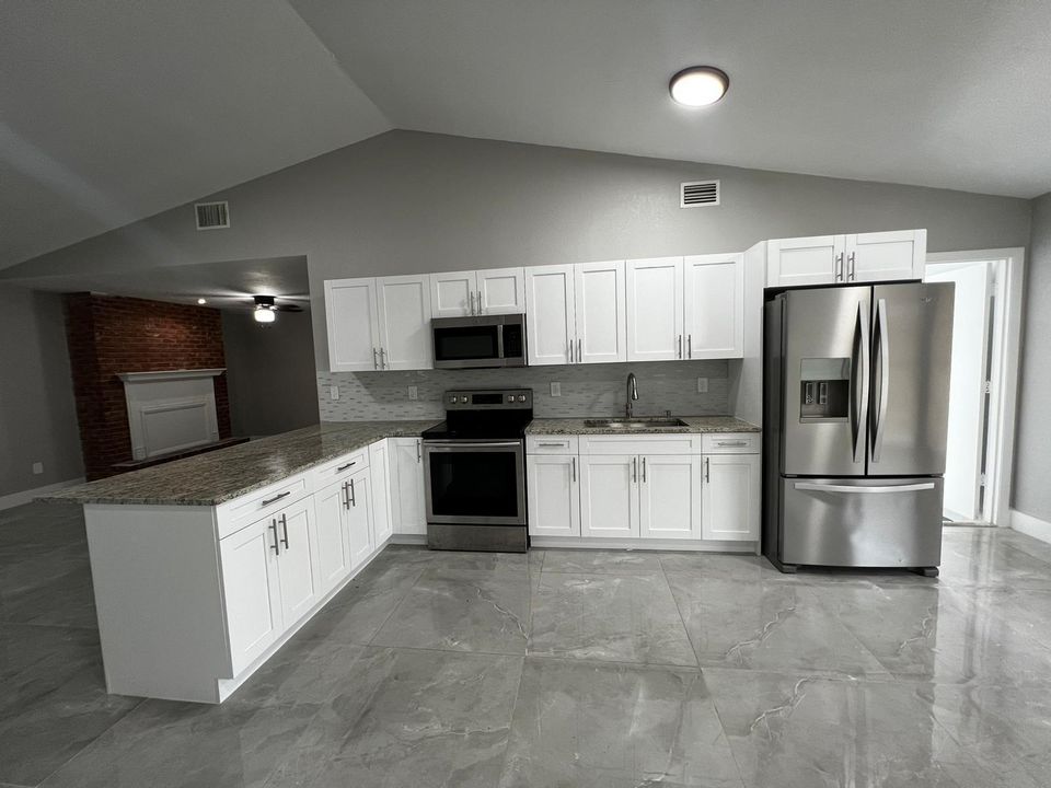 New Kitchen & Granite Counter