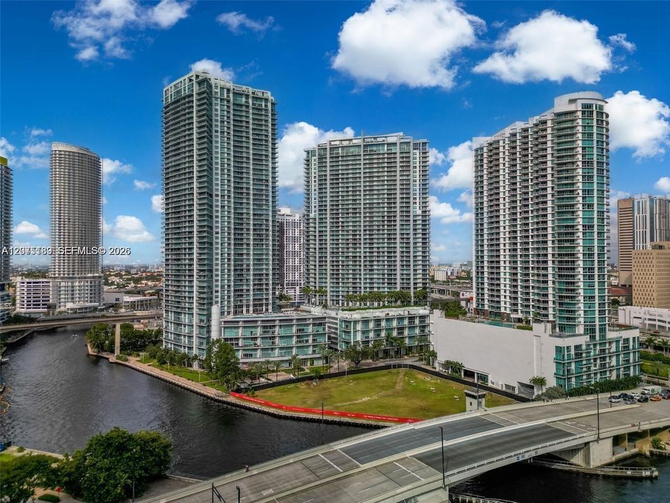 For Rent: $4,499 (2 beds, 2 baths, 1114 Square Feet)