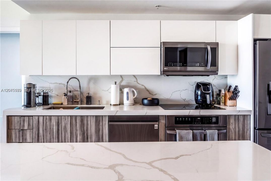 For Rent: $4,499 (2 beds, 2 baths, 1114 Square Feet)