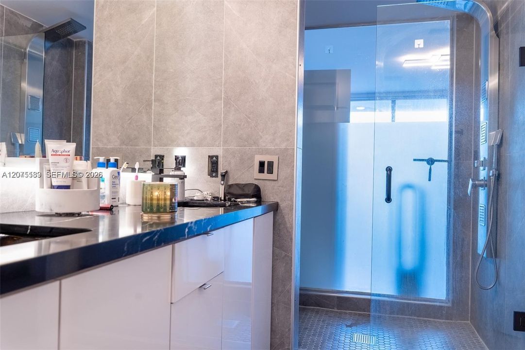 For Rent: $4,499 (2 beds, 2 baths, 1114 Square Feet)