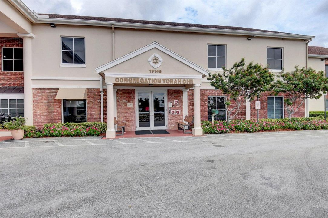 70-web-or-mls-Century Village (27)