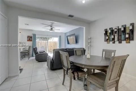 En Renta: $2,850 (4 camas, 3 baños, 1700 Pies cuadrados)