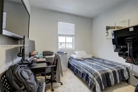 En Renta: $2,850 (4 camas, 3 baños, 1700 Pies cuadrados)