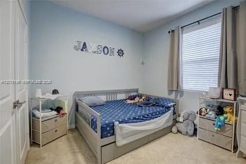 En Renta: $2,850 (4 camas, 3 baños, 1700 Pies cuadrados)