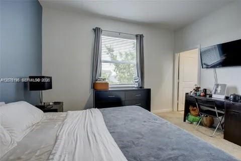 En Renta: $2,850 (4 camas, 3 baños, 1700 Pies cuadrados)