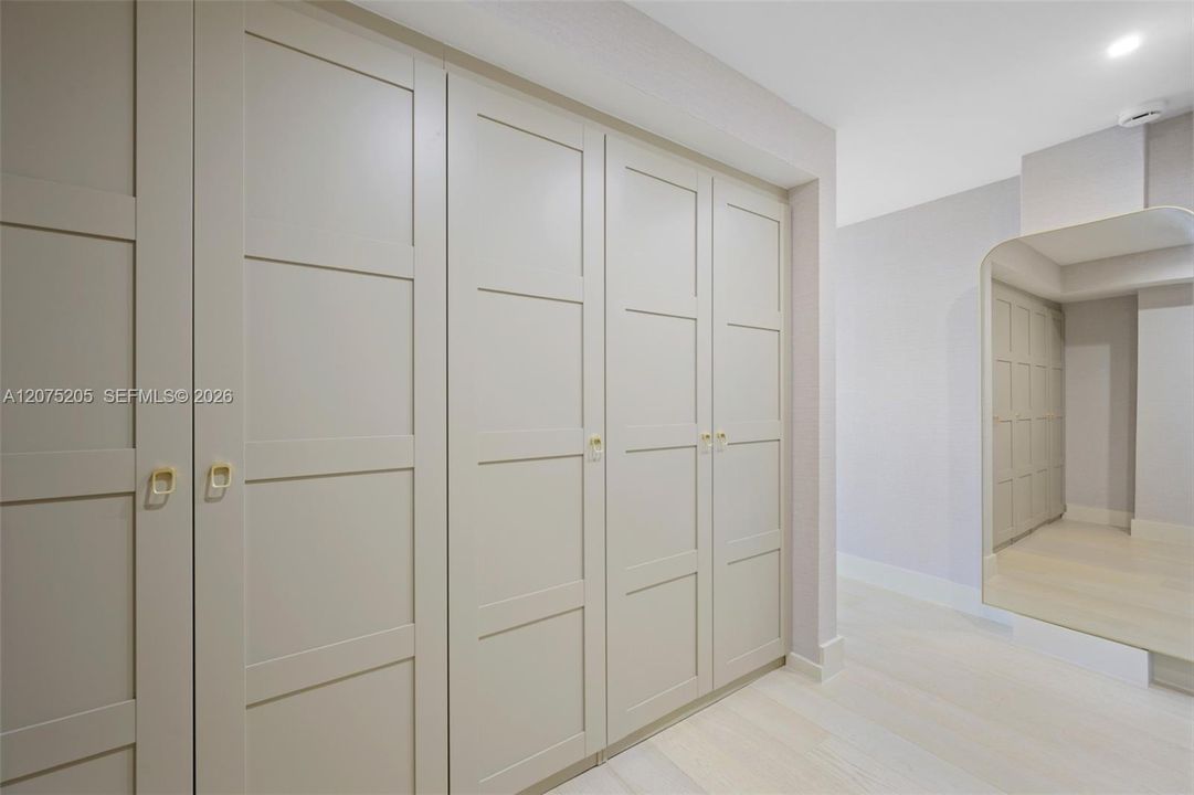 For Sale: $399,000 (1 beds, 1 baths, 800 Square Feet)