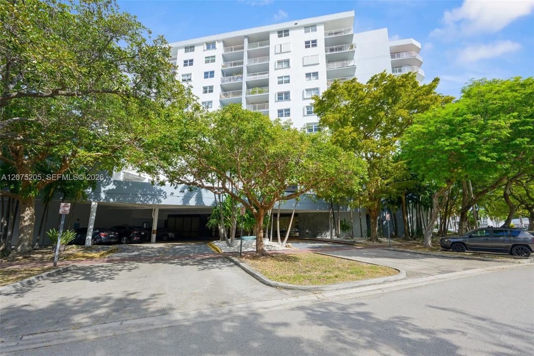 For Sale: $399,000 (1 beds, 1 baths, 800 Square Feet)