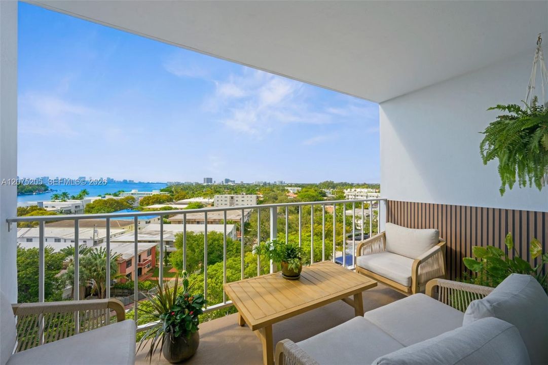 For Sale: $399,000 (1 beds, 1 baths, 800 Square Feet)