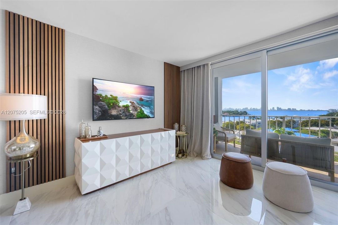 For Sale: $399,000 (1 beds, 1 baths, 800 Square Feet)