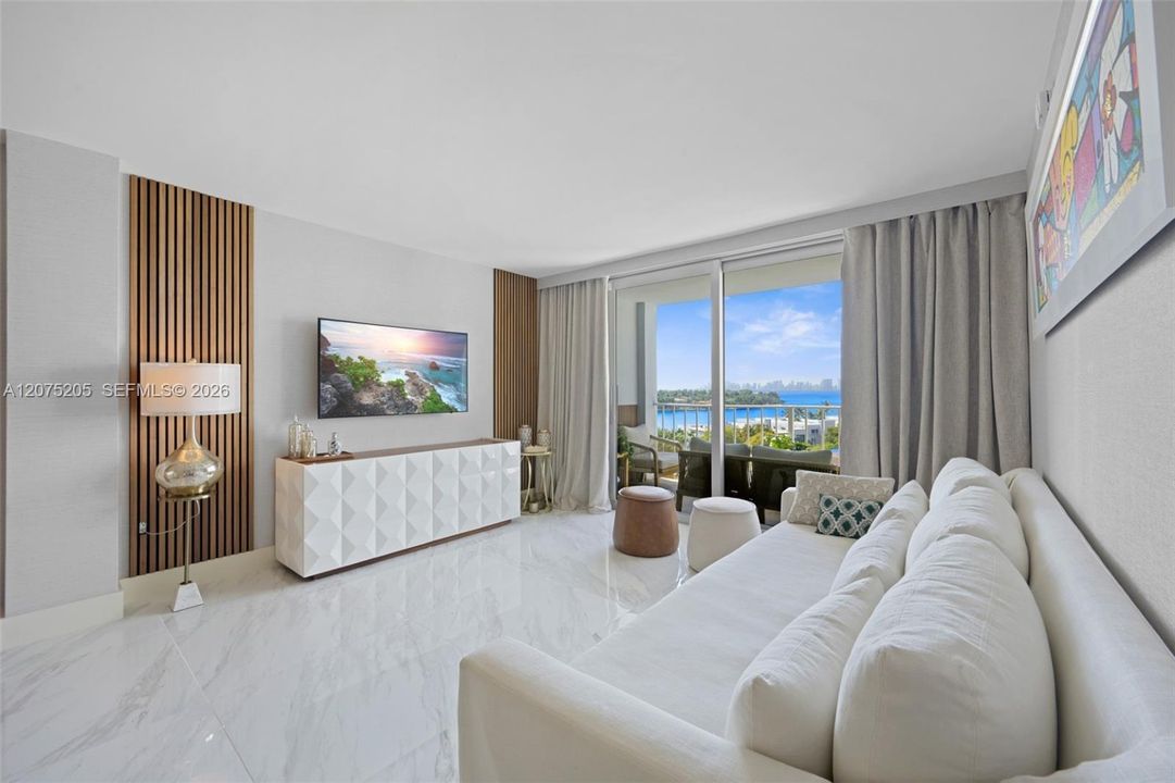 For Sale: $399,000 (1 beds, 1 baths, 800 Square Feet)