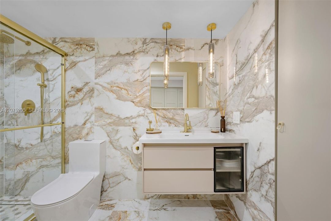 For Sale: $399,000 (1 beds, 1 baths, 800 Square Feet)