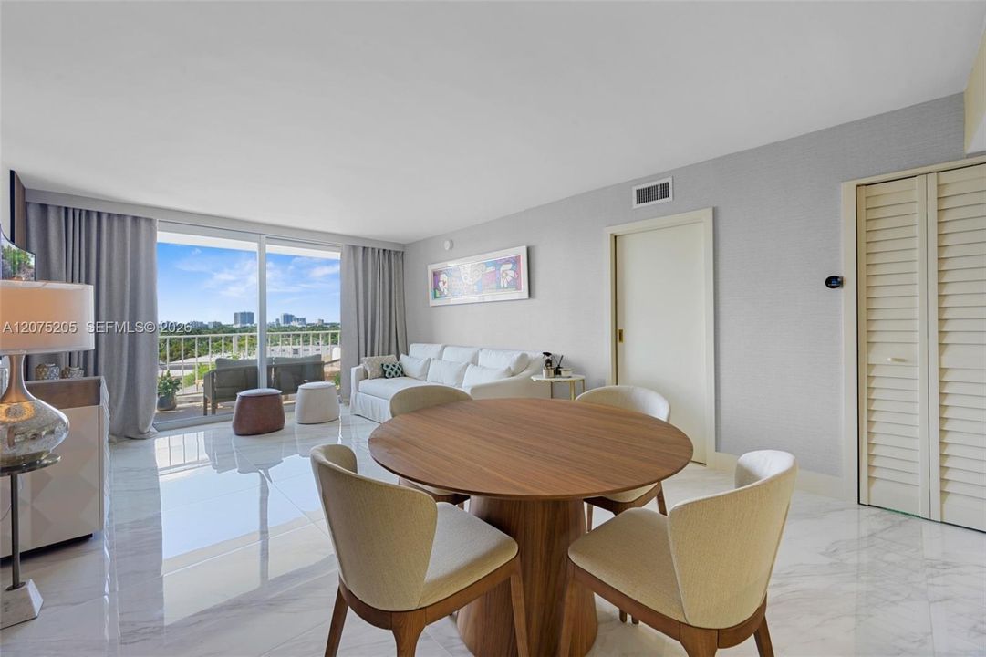 For Sale: $399,000 (1 beds, 1 baths, 800 Square Feet)