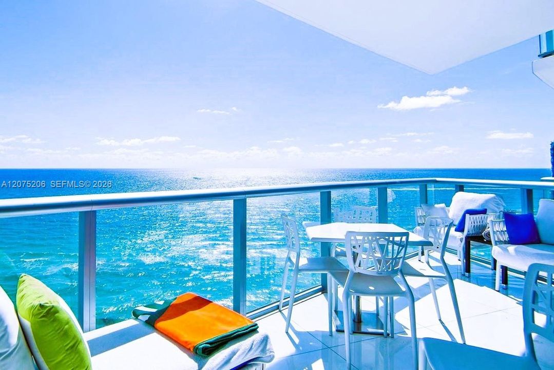 For Sale: $1,300,000 (1 beds, 1 baths, 862 Square Feet)