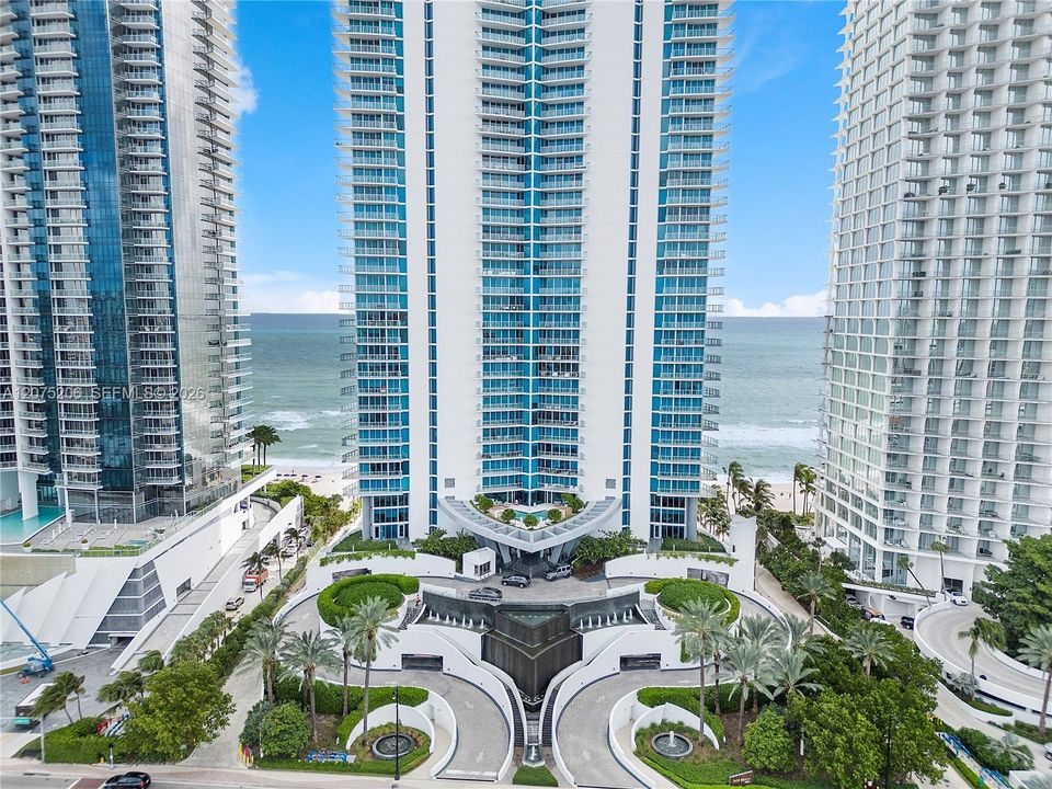 For Sale: $1,300,000 (1 beds, 1 baths, 862 Square Feet)