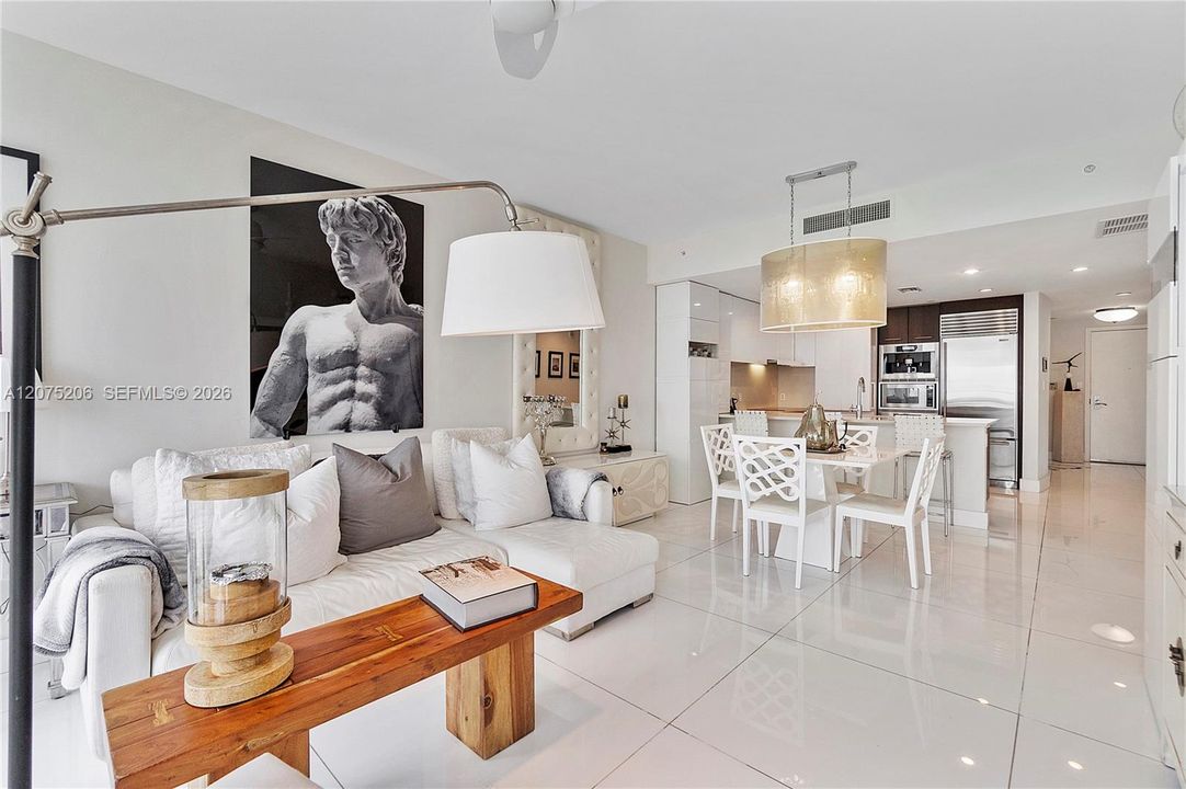 For Sale: $1,300,000 (1 beds, 1 baths, 862 Square Feet)