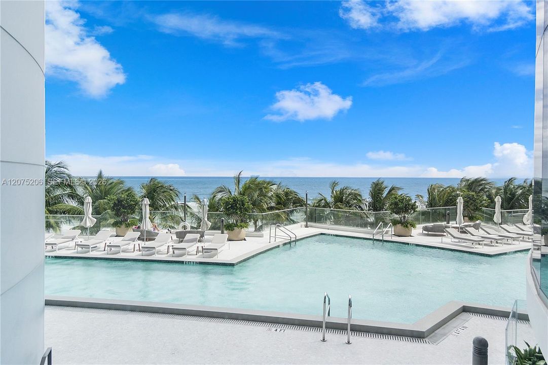 For Sale: $1,300,000 (1 beds, 1 baths, 862 Square Feet)