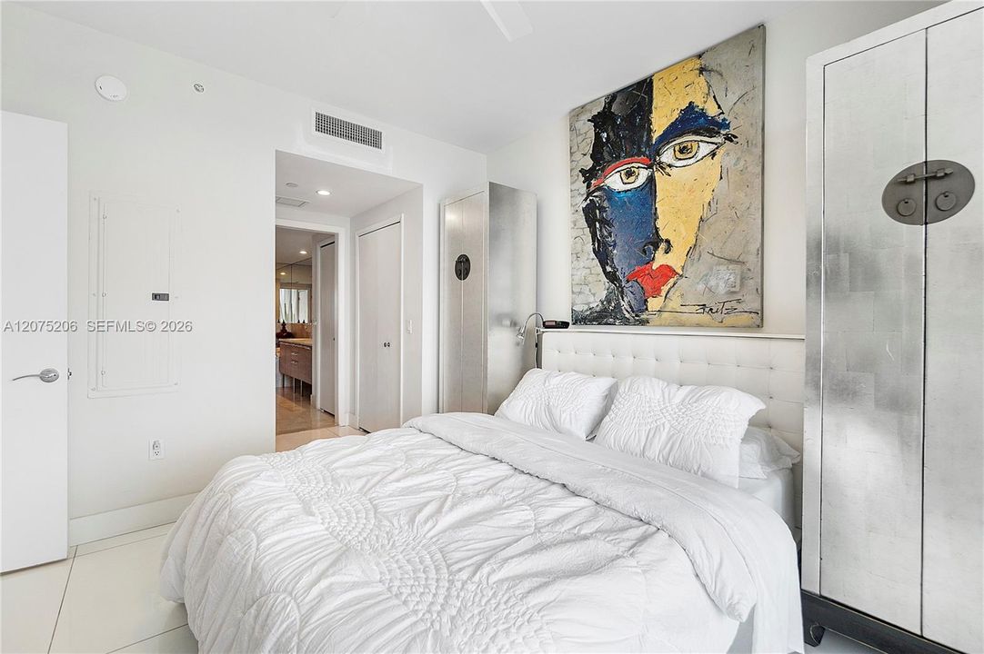 For Sale: $1,300,000 (1 beds, 1 baths, 862 Square Feet)