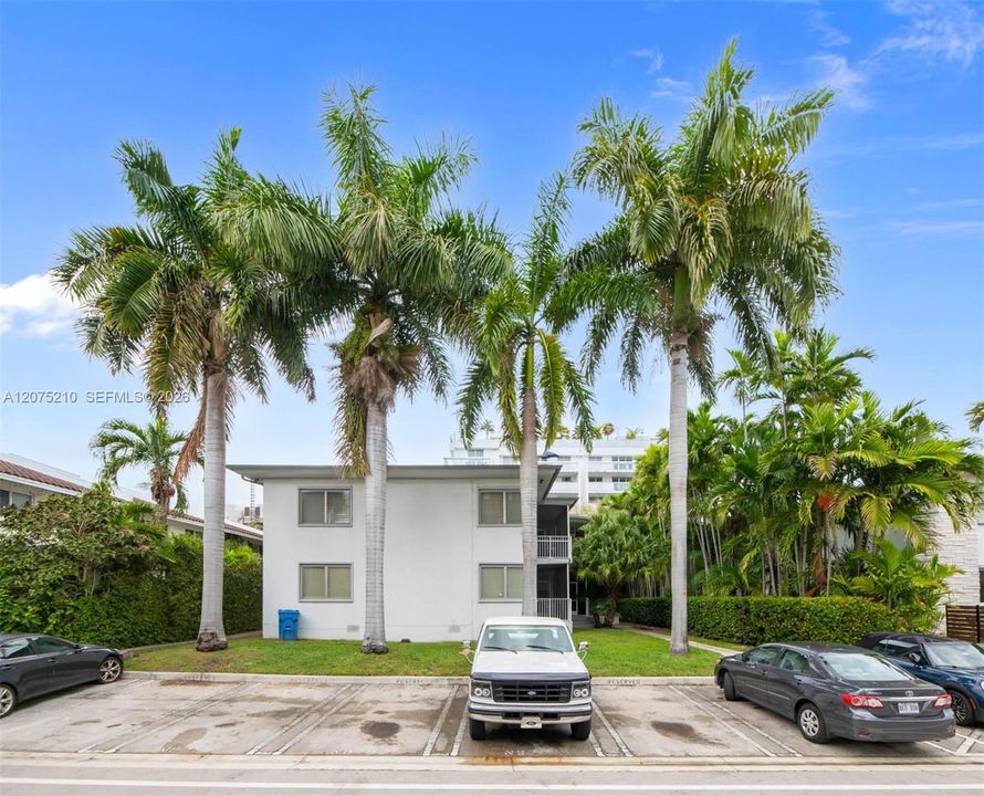 For Rent: $2,800 (2 beds, 1 baths, 930 Square Feet)