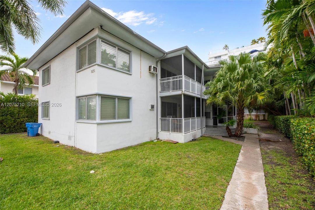 For Rent: $2,800 (2 beds, 1 baths, 930 Square Feet)