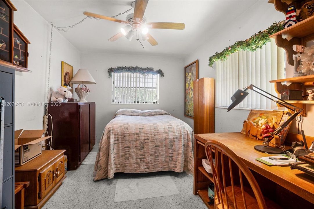 For Sale: $400,000 (2 beds, 2 baths, 1074 Square Feet)