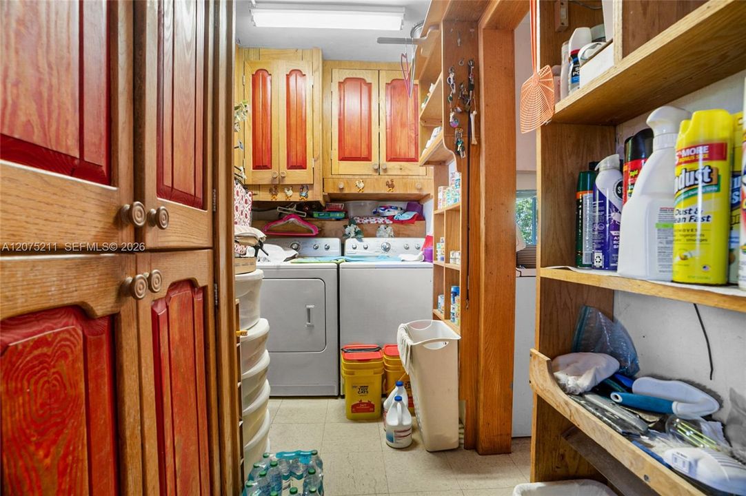 For Sale: $400,000 (2 beds, 2 baths, 1074 Square Feet)