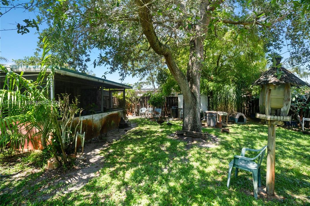 For Sale: $400,000 (2 beds, 2 baths, 1074 Square Feet)