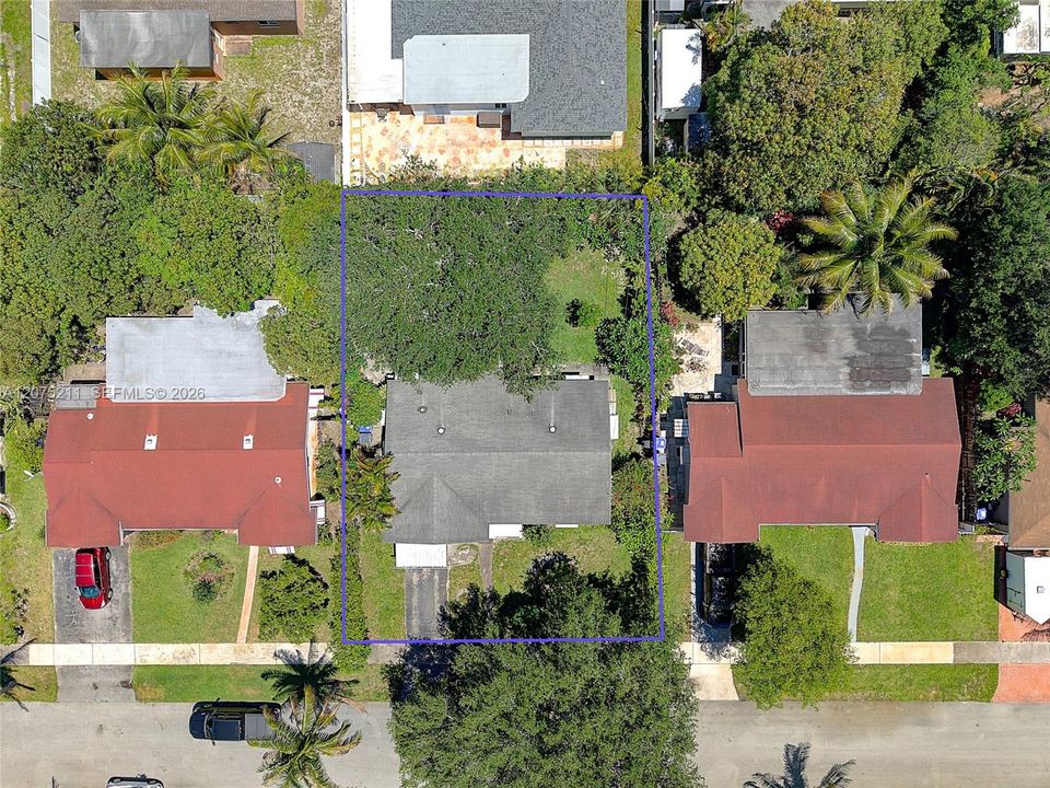 For Sale: $400,000 (2 beds, 2 baths, 1074 Square Feet)