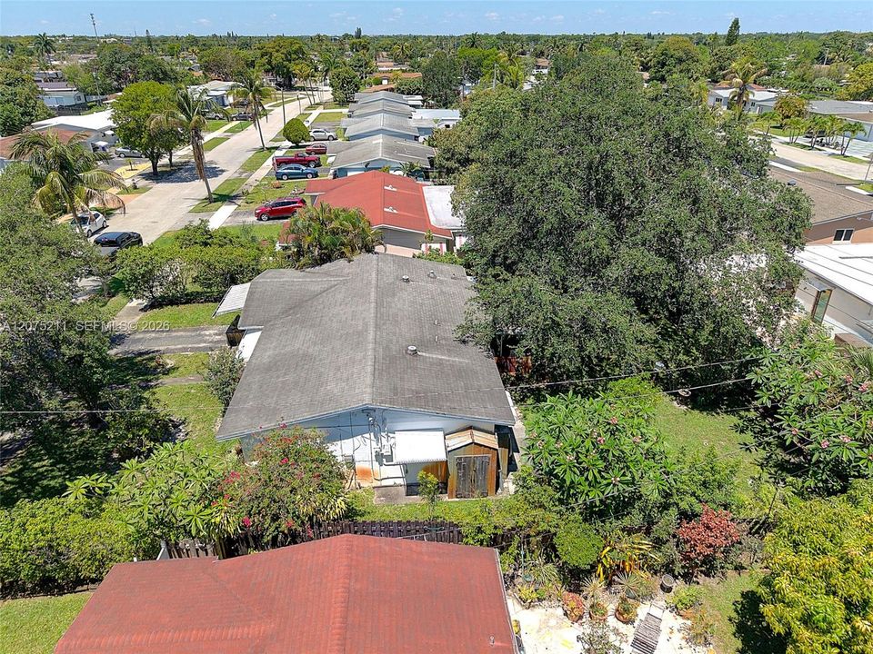 For Sale: $400,000 (2 beds, 2 baths, 1074 Square Feet)