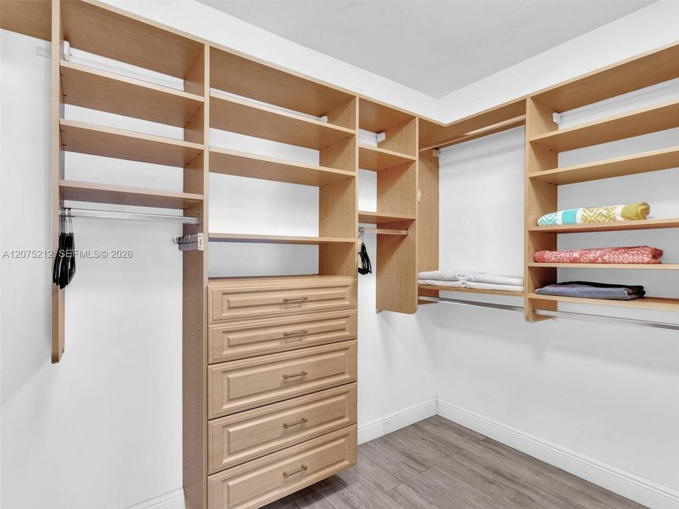 For Rent: $14,500 (5 beds, 3 baths, 2709 Square Feet)
