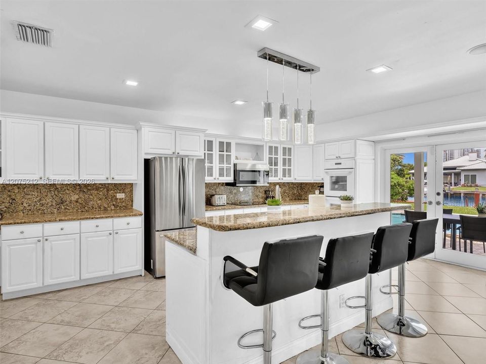 For Rent: $14,500 (5 beds, 3 baths, 2709 Square Feet)