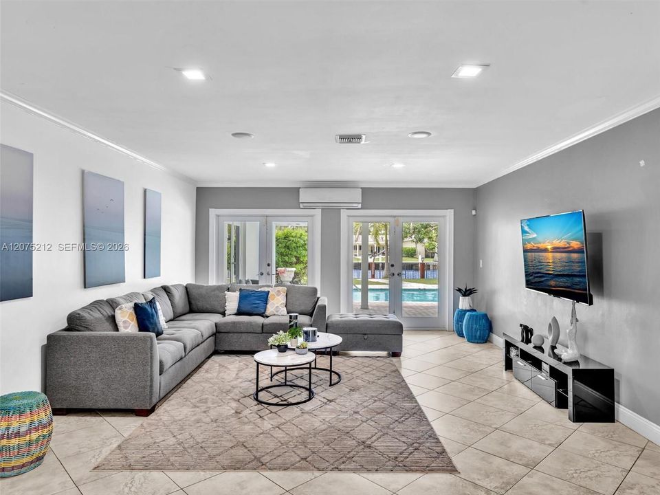 For Rent: $14,500 (5 beds, 3 baths, 2709 Square Feet)
