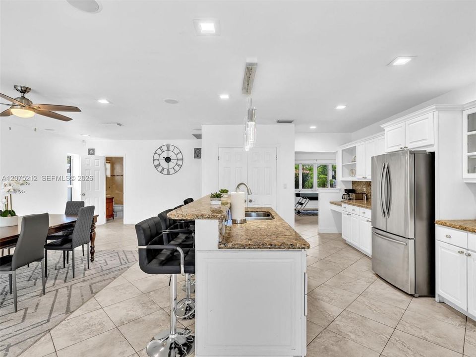 For Rent: $14,500 (5 beds, 3 baths, 2709 Square Feet)