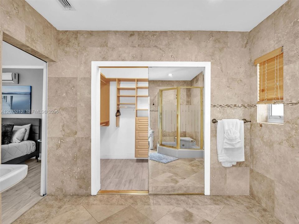 For Rent: $14,500 (5 beds, 3 baths, 2709 Square Feet)