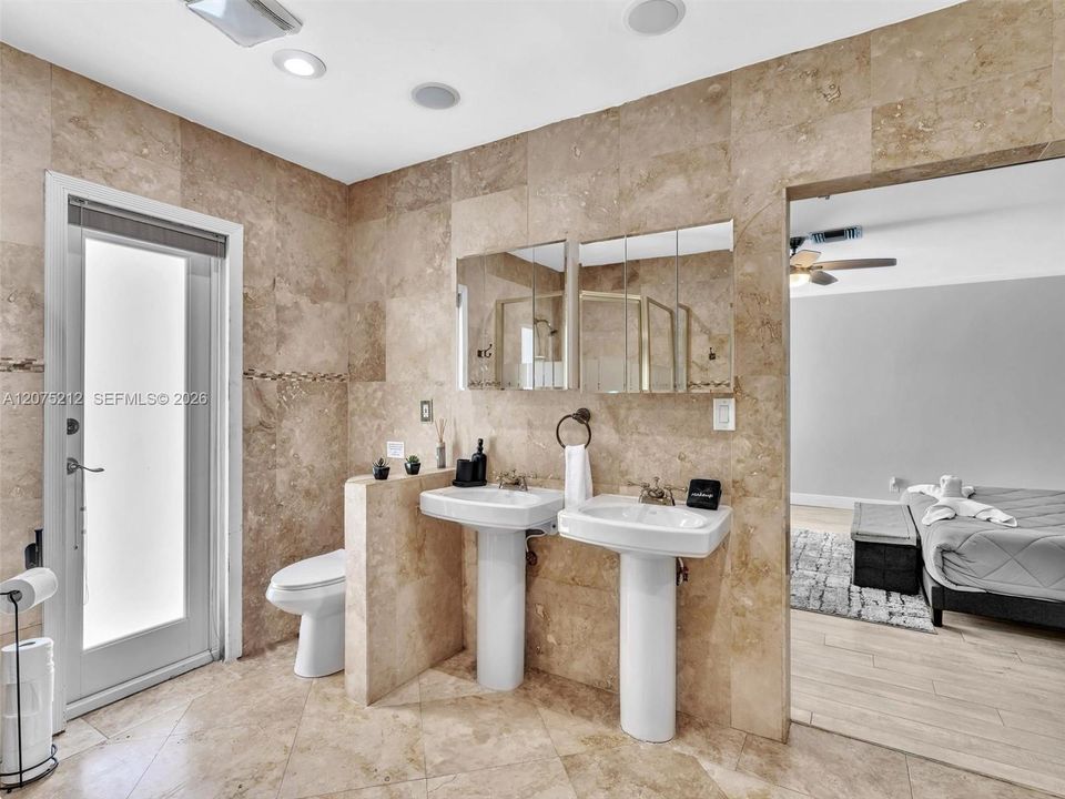 For Rent: $14,500 (5 beds, 3 baths, 2709 Square Feet)