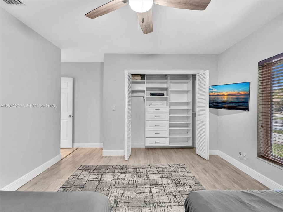 For Rent: $14,500 (5 beds, 3 baths, 2709 Square Feet)