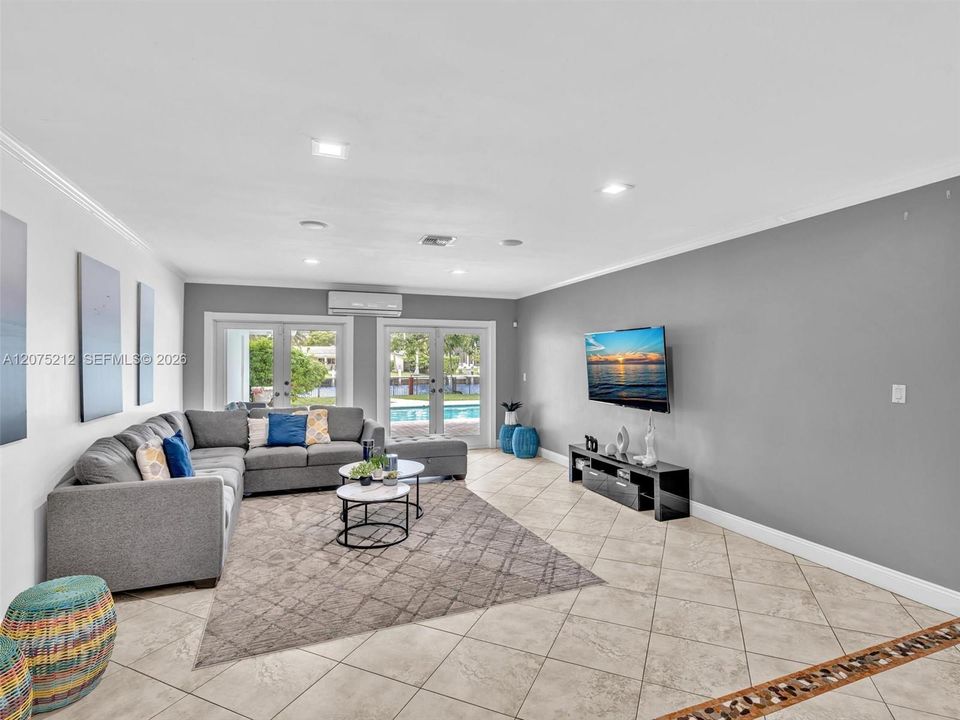 For Rent: $14,500 (5 beds, 3 baths, 2709 Square Feet)