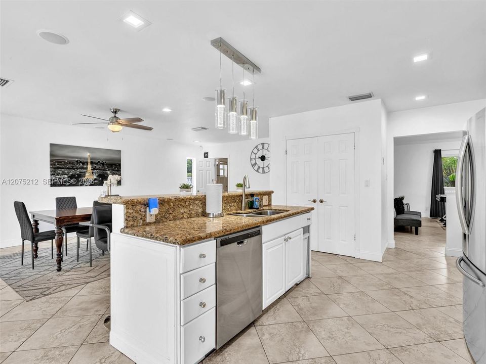 For Rent: $14,500 (5 beds, 3 baths, 2709 Square Feet)