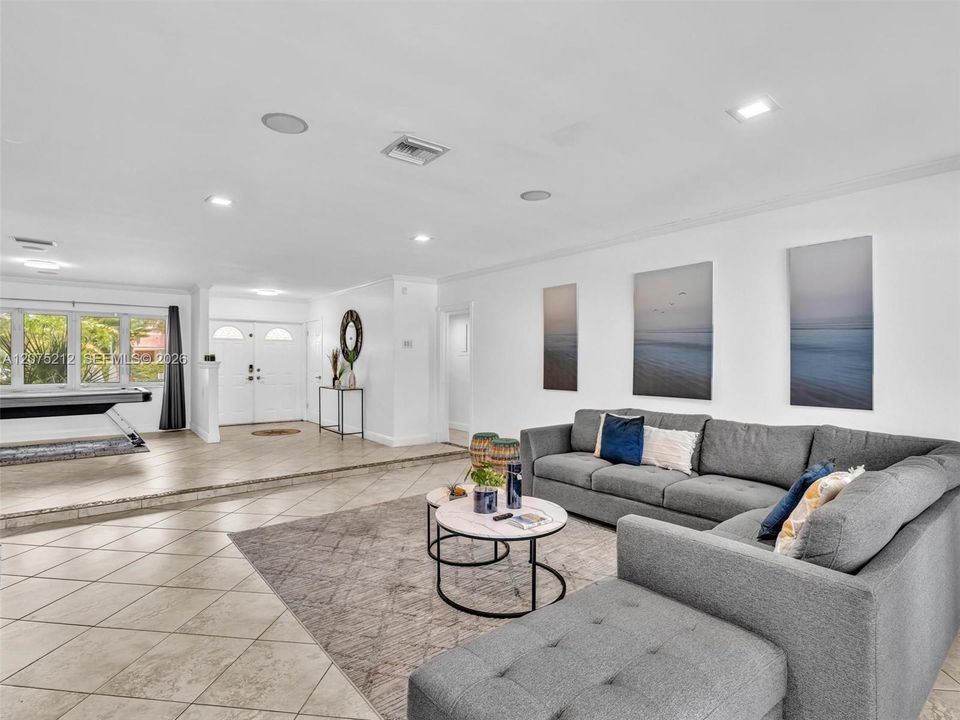 For Rent: $14,500 (5 beds, 3 baths, 2709 Square Feet)