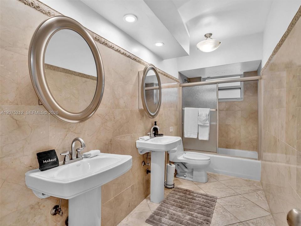 For Rent: $14,500 (5 beds, 3 baths, 2709 Square Feet)