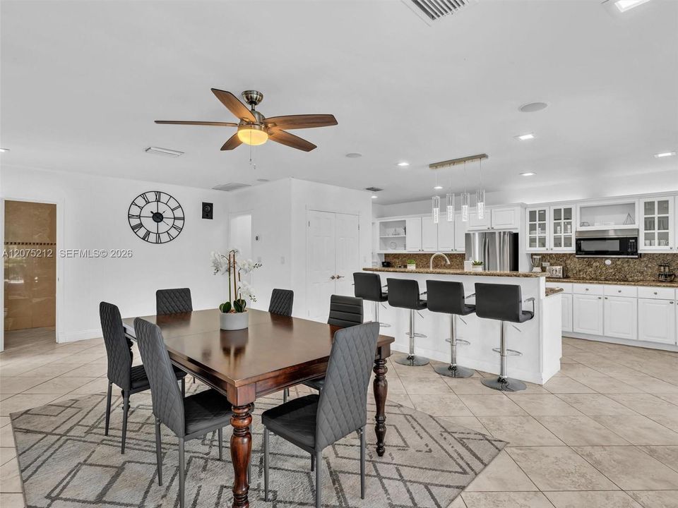 For Rent: $14,500 (5 beds, 3 baths, 2709 Square Feet)
