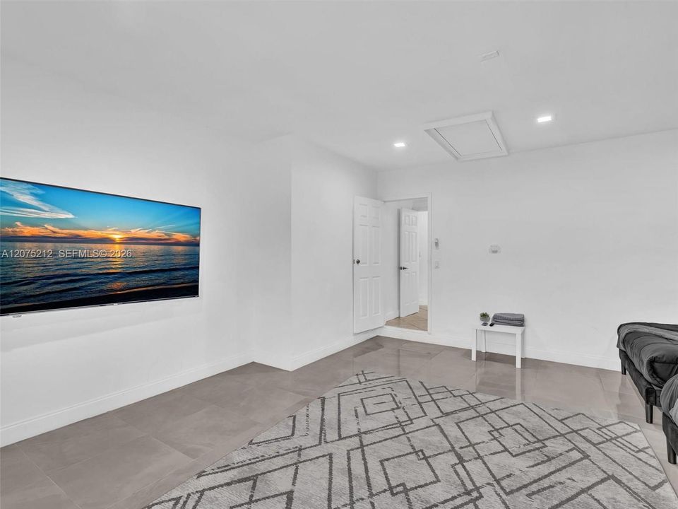 For Rent: $14,500 (5 beds, 3 baths, 2709 Square Feet)