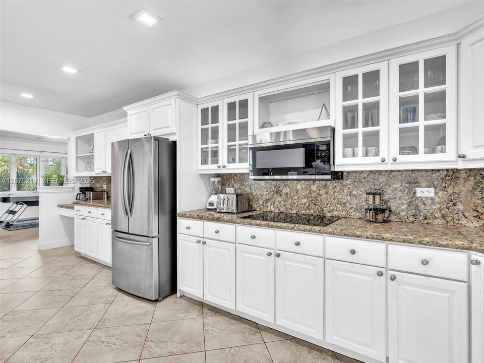 For Rent: $14,500 (5 beds, 3 baths, 2709 Square Feet)