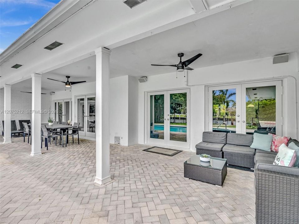 For Rent: $14,500 (5 beds, 3 baths, 2709 Square Feet)