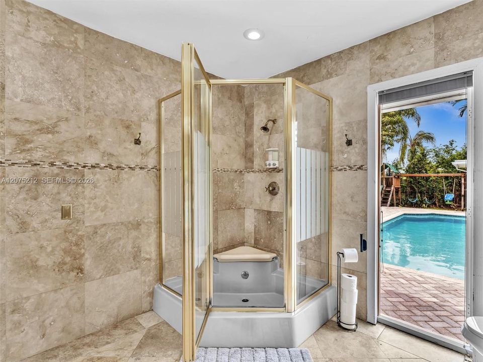 For Rent: $14,500 (5 beds, 3 baths, 2709 Square Feet)