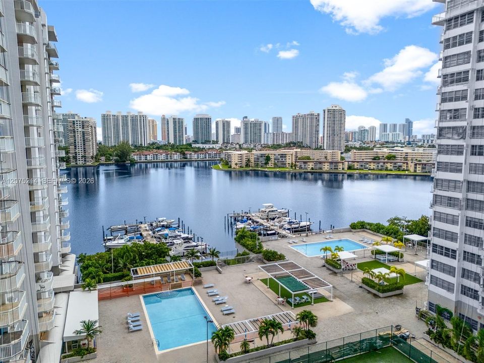 待售: $100,000 (0.01 acres)