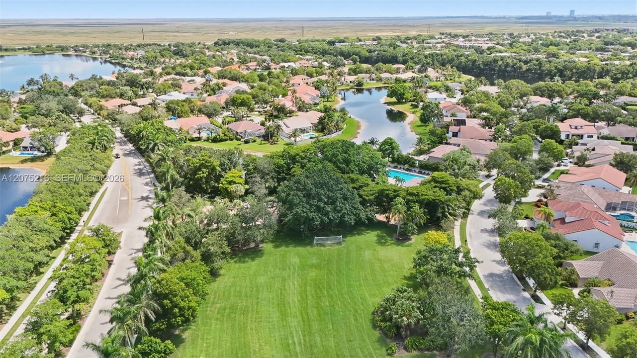 На продажу: $995,000 (4 спален, 2 ванн, 2380 Квадратных фут)